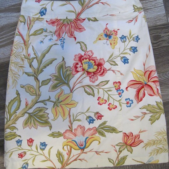 Talbots Dresses & Skirts - Talbots petite  skirt w/beautiful flower design.
